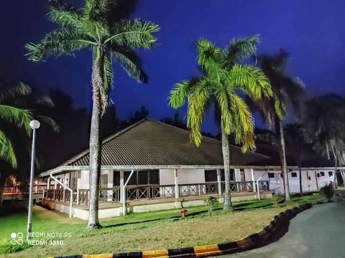 撒哈巴特费达居住酒店 Kampong Ateamu 外观 照片