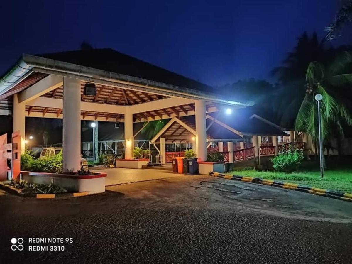 撒哈巴特费达居住酒店 Kampong Ateamu 外观 照片